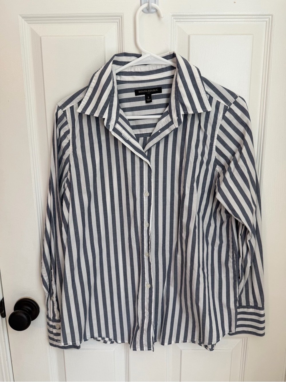 Banana Republic Gray & White Vertical Stripe Button-Down Shirt Small